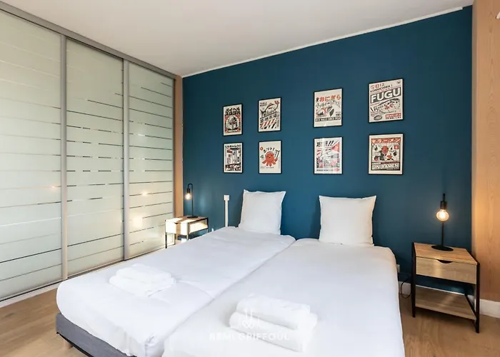 Family - In The Heart Of 8 Guests Private Garden בית נופש