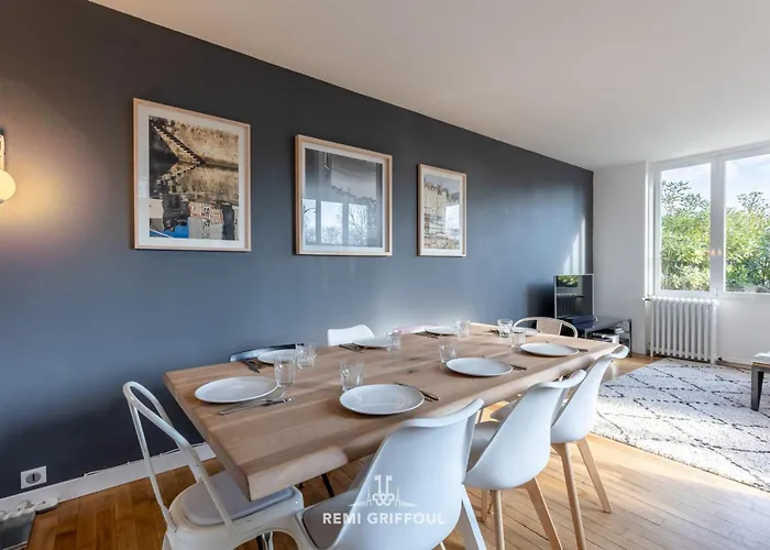 Family - In The Heart Of 8 Guests Private Garden * הונפלר