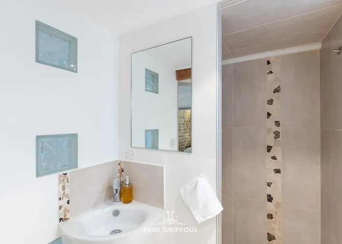 Дом отдыха Family - In The Heart Of 8 Guests Private Garden Онфлёр