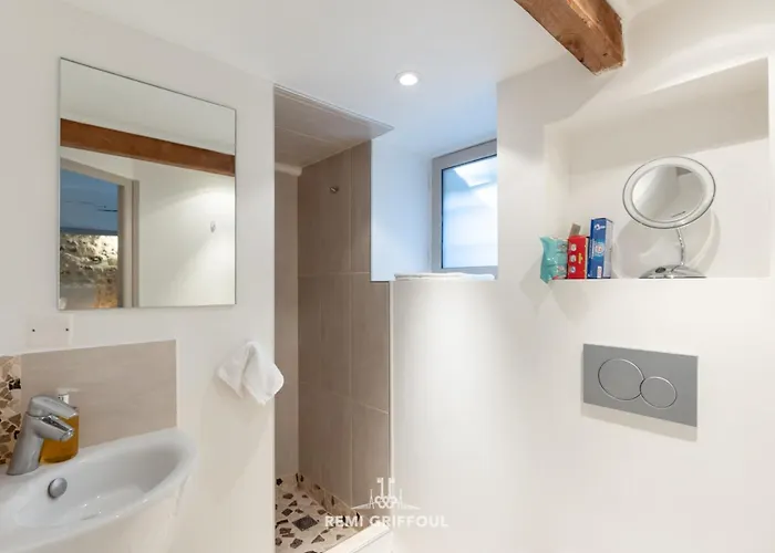 Дом отдыха Family - In The Heart Of 8 Guests Private Garden Онфлёр